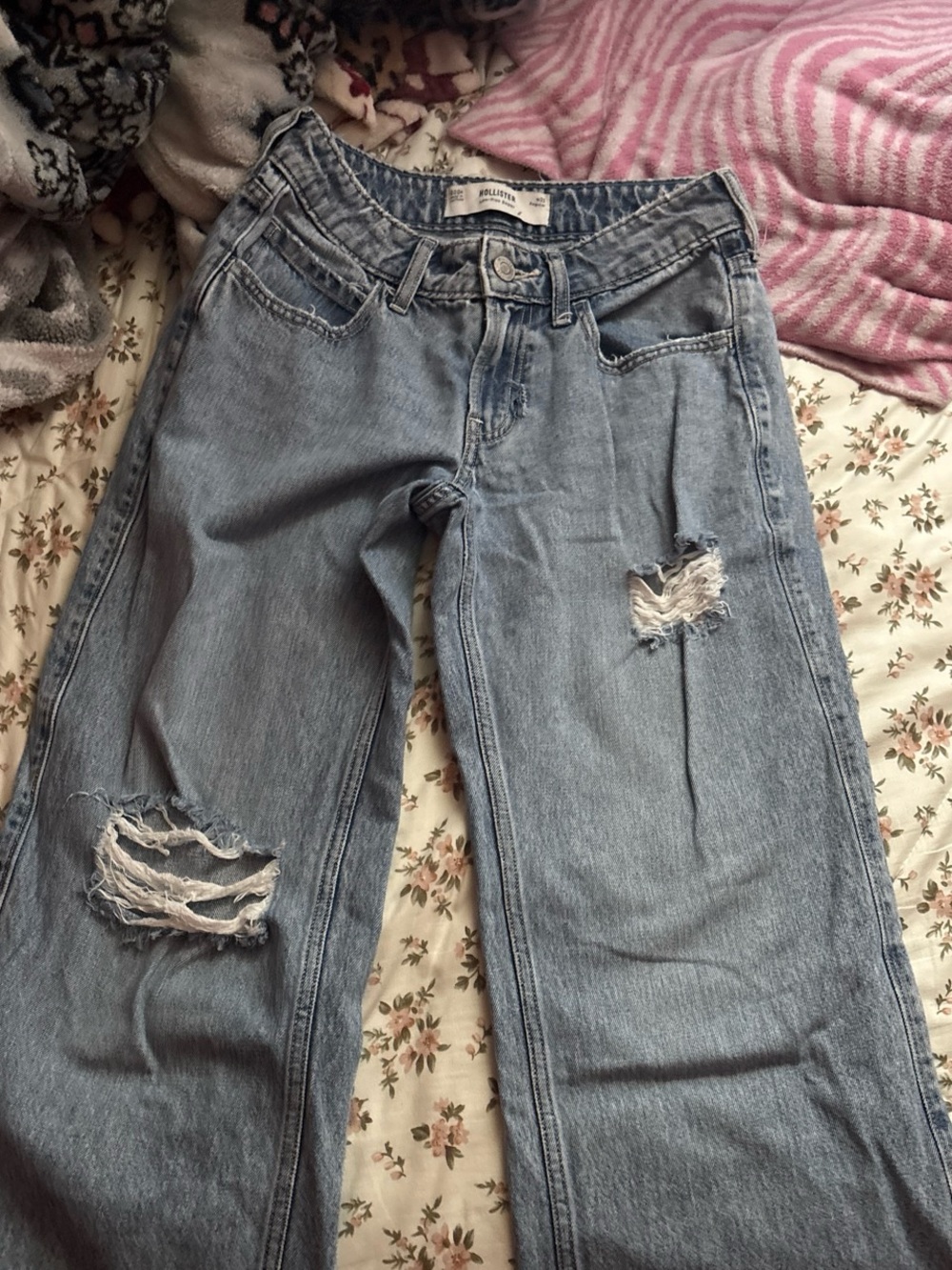 Hollister Light Wash Distressed Straight-Leg Jeans